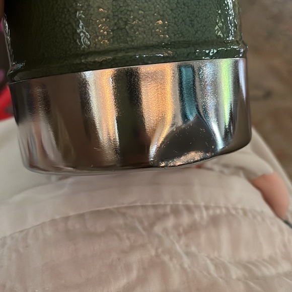 Stanley Classic Thermos - 32 oz - Quart - Handled - Picture 4 of 4